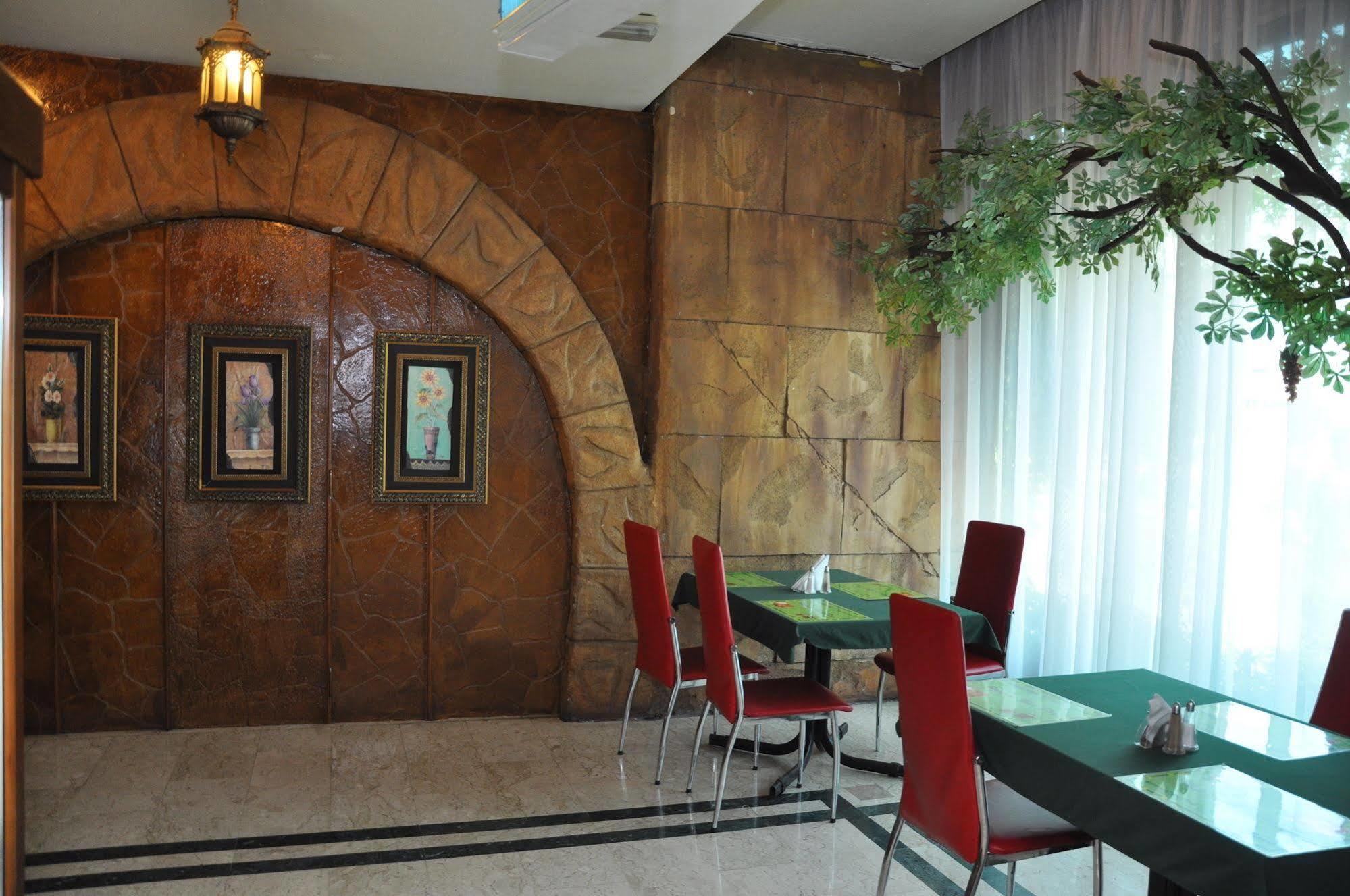 Claridge Hotel Dubai Bagian luar foto